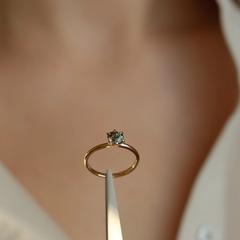 Nangi fine jewelry - green sapphire ring in yellow gold