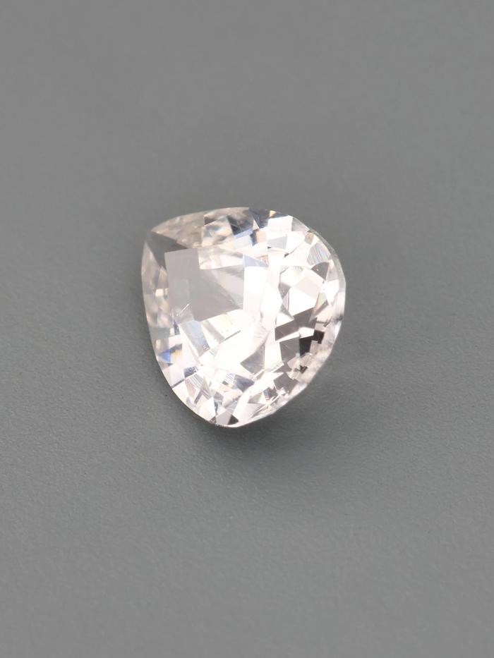 Nangi fine jewelry - champagne gemstone in gold