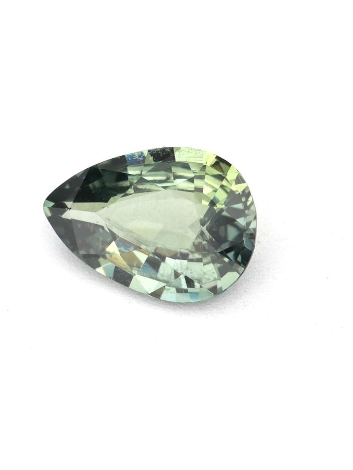 Nangi fine jewelry - green gemstone in gold
