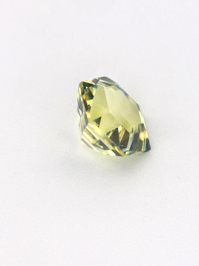 Nangi fine jewelry - yellow gemstone in gold