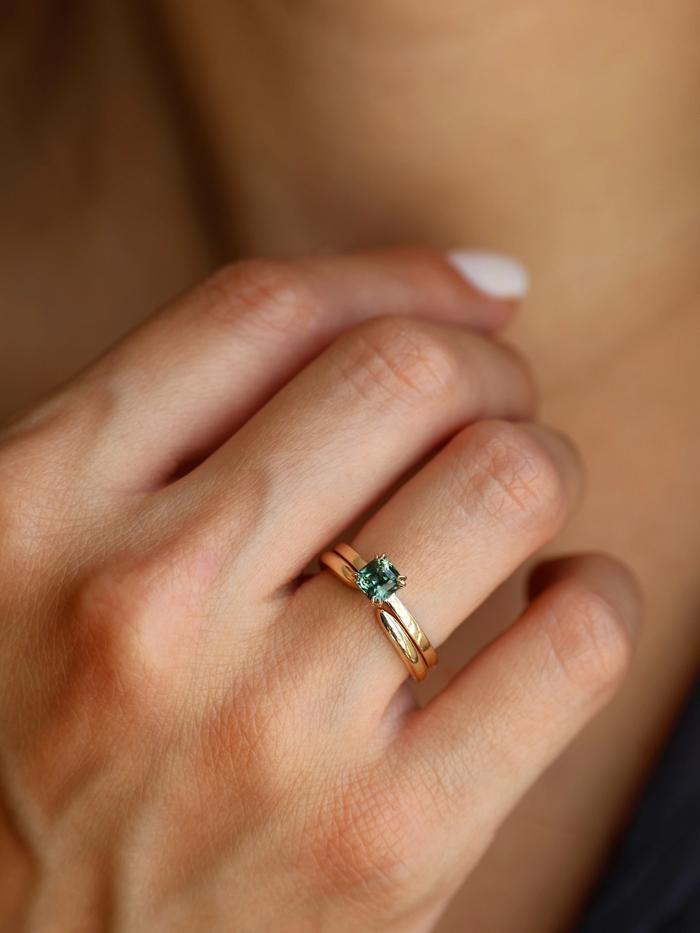Nangi fine jewelry - teal / Peacock ring in yellow gold