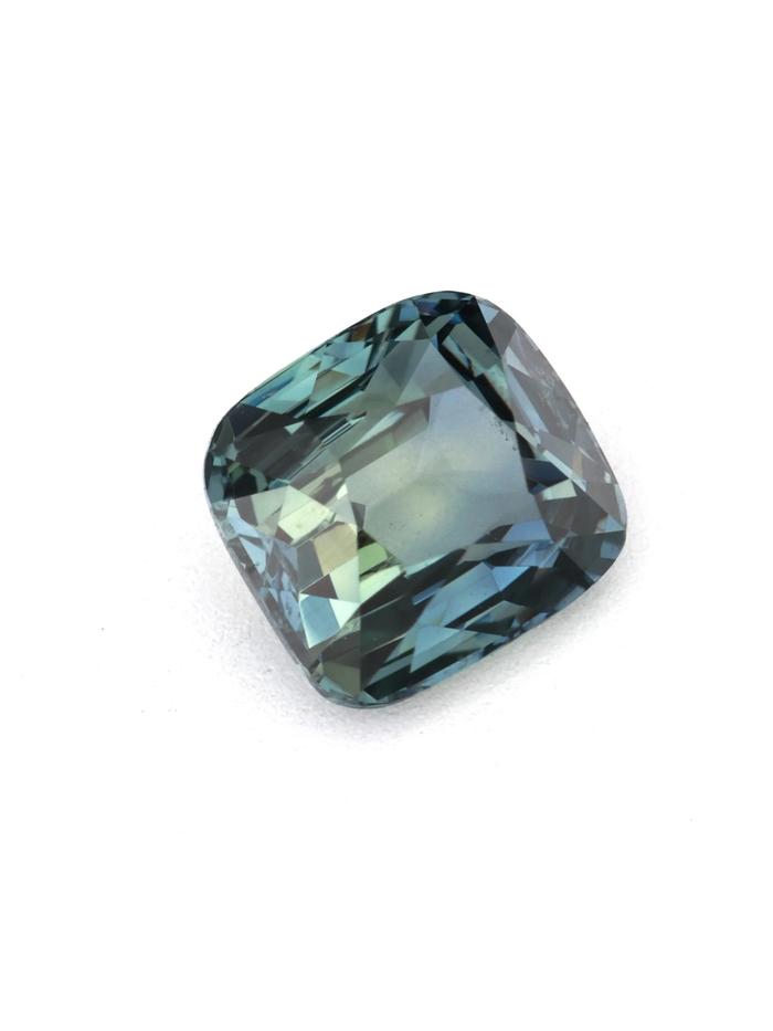 Nangi fine jewelry - green gemstone in gold