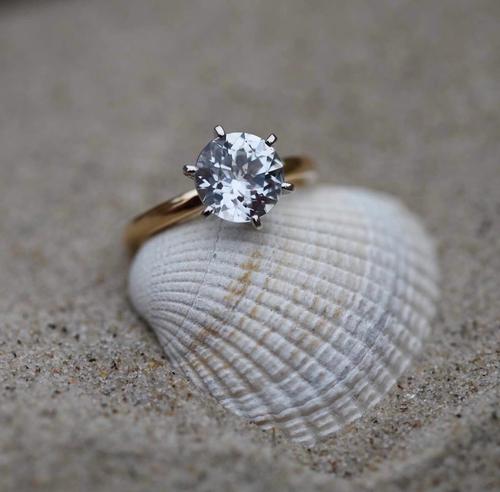 Nangi fine jewelry - white sapphire ring in yellow gold