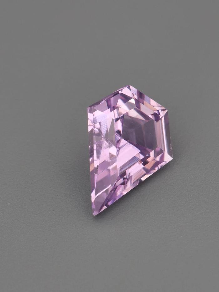 Nangi fine jewelry - pink gemstone in gold
