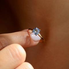 Nangi fine jewelry - blue ring in yellow gold