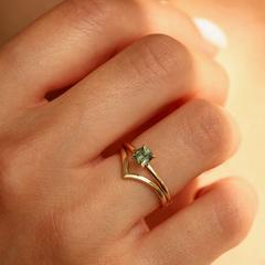 Nangi fine jewelry - green sapphire ring in yellow gold