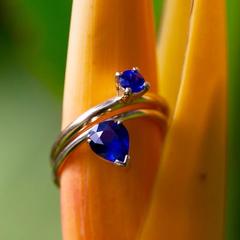 Nangi fine jewelry - teal sapphire ring in yellow gold