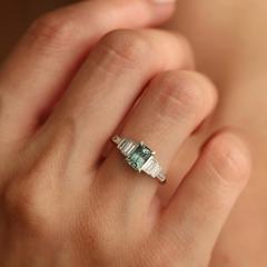 Nangi fine jewelry - teal / Peacock sapphire ring in white gold