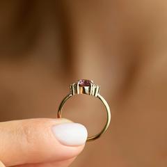 Nangi fine jewelry - purple ring in yellow gold