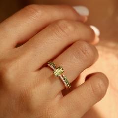Nangi fine jewelry - green sapphire ring in yellow gold