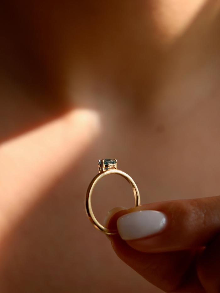 Nangi fine jewelry - green ring in yellow gold