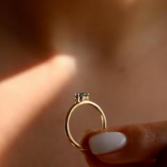 Nangi fine jewelry - green ring in yellow gold