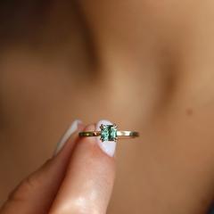 Nangi fine jewelry - teal / Peacock ring in yellow gold