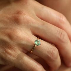 Nangi fine jewelry - green ring in yellow gold