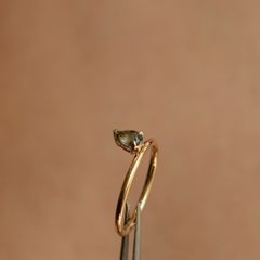 Nangi fine jewelry - teal / Peacock ring in yellow gold