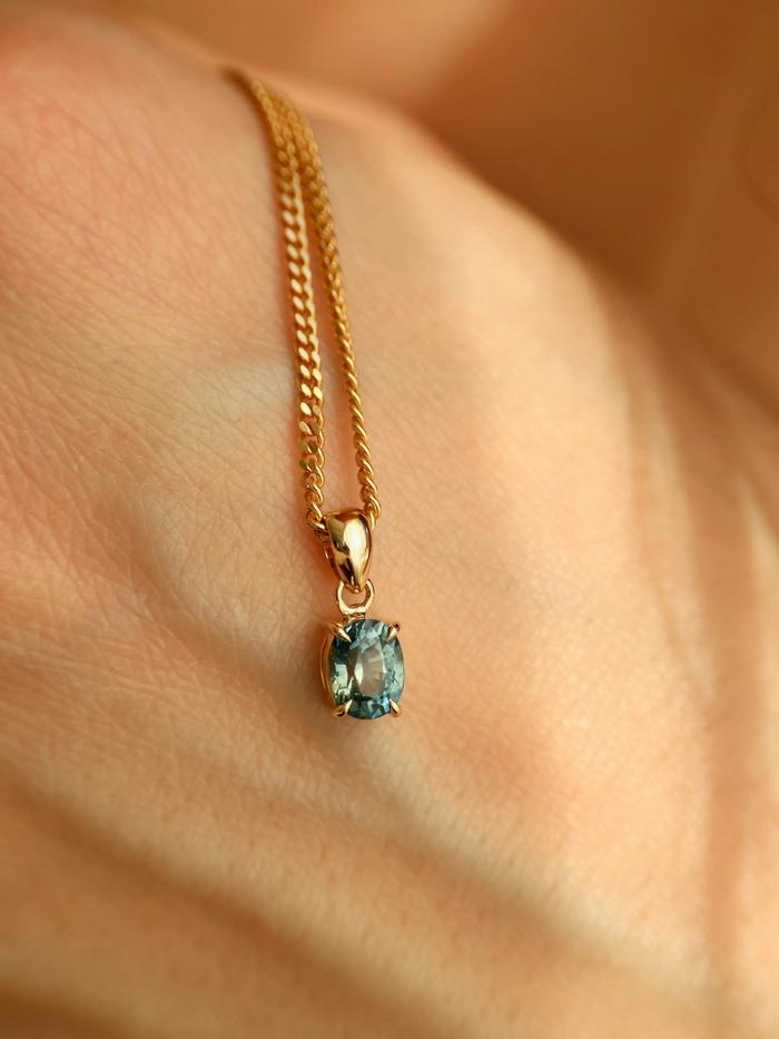 Nangi fine jewelry - teal / Peacock pendant in yellow gold