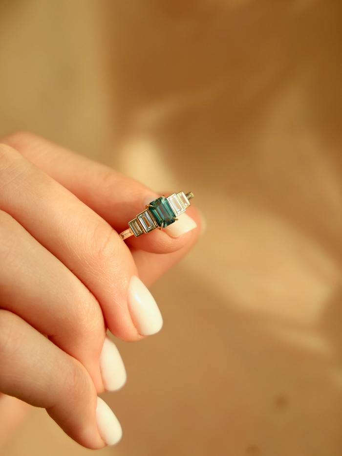 Nangi fine jewelry - teal / Peacock ring in yellow gold