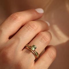 Nangi fine jewelry - green sapphire ring in yellow gold