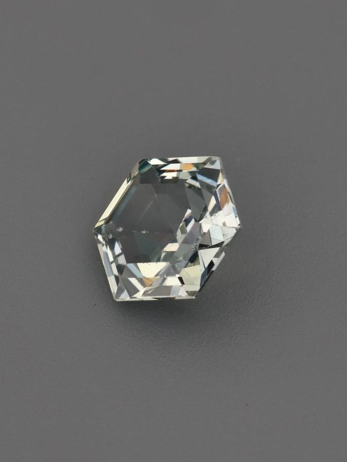 Nangi fine jewelry - blue gemstone in gold