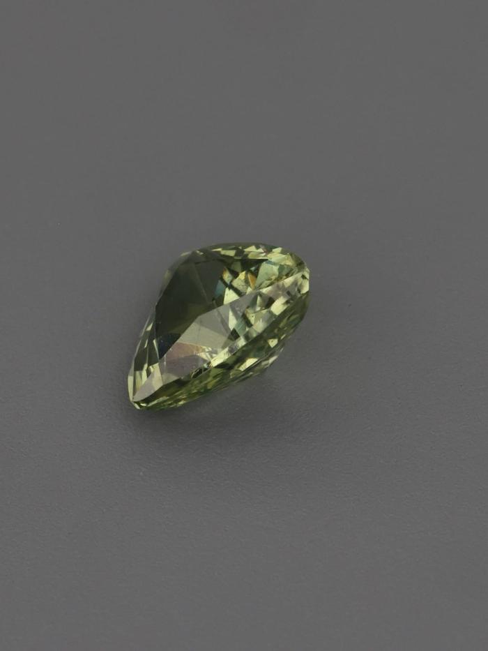 Nangi fine jewelry - green gemstone in gold