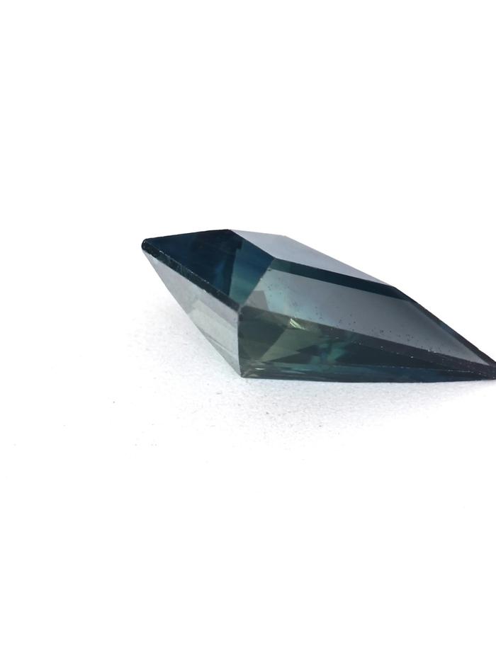Nangi fine jewelry - blue gemstone in gold
