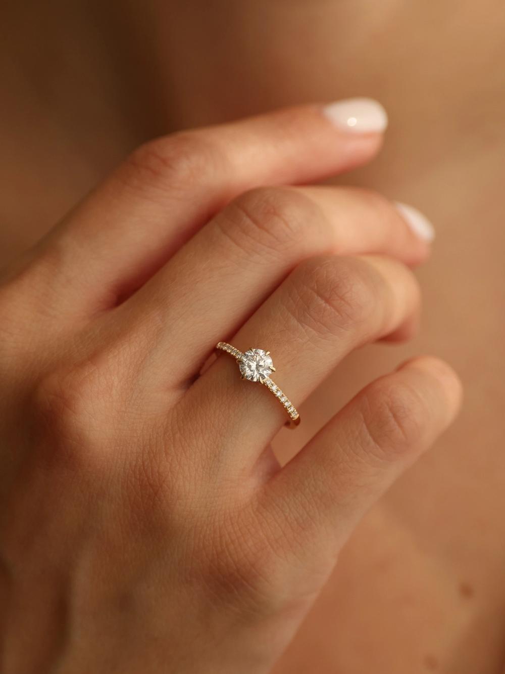 The Swan & Pavé (0,75 carat)