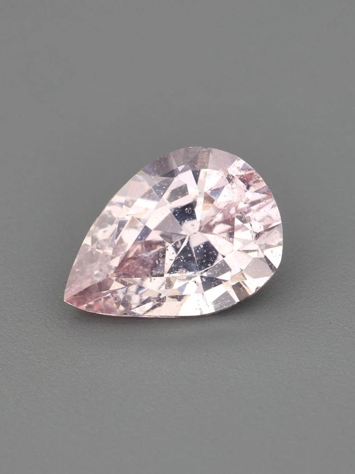 Nangi fine jewelry - pink gemstone in gold