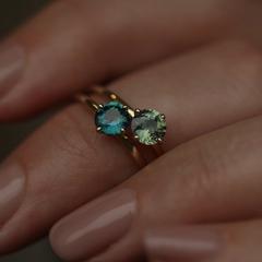 Nangi fine jewelry - grey sapphire ring in yellow gold