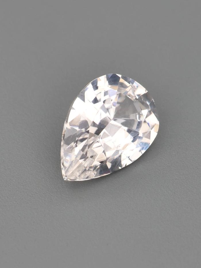 Nangi fine jewelry - champagne gemstone in gold