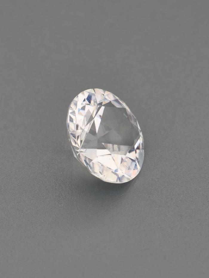 Nangi fine jewelry - white gemstone in gold