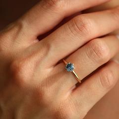 Nangi fine jewelry - teal / Peacock ring in yellow gold