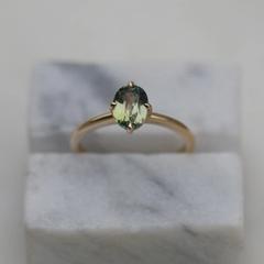 Nangi fine jewelry - green sapphire ring in yellow gold