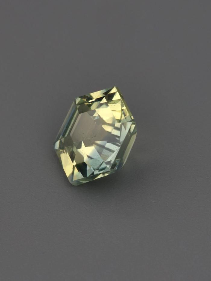Nangi fine jewelry - green gemstone in gold