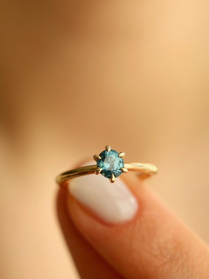 Nangi fine jewelry - blue ring in yellow gold