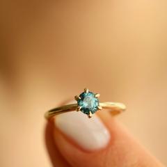 Nangi fine jewelry - blue ring in yellow gold