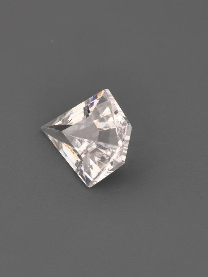 Nangi fine jewelry - champagne gemstone in gold
