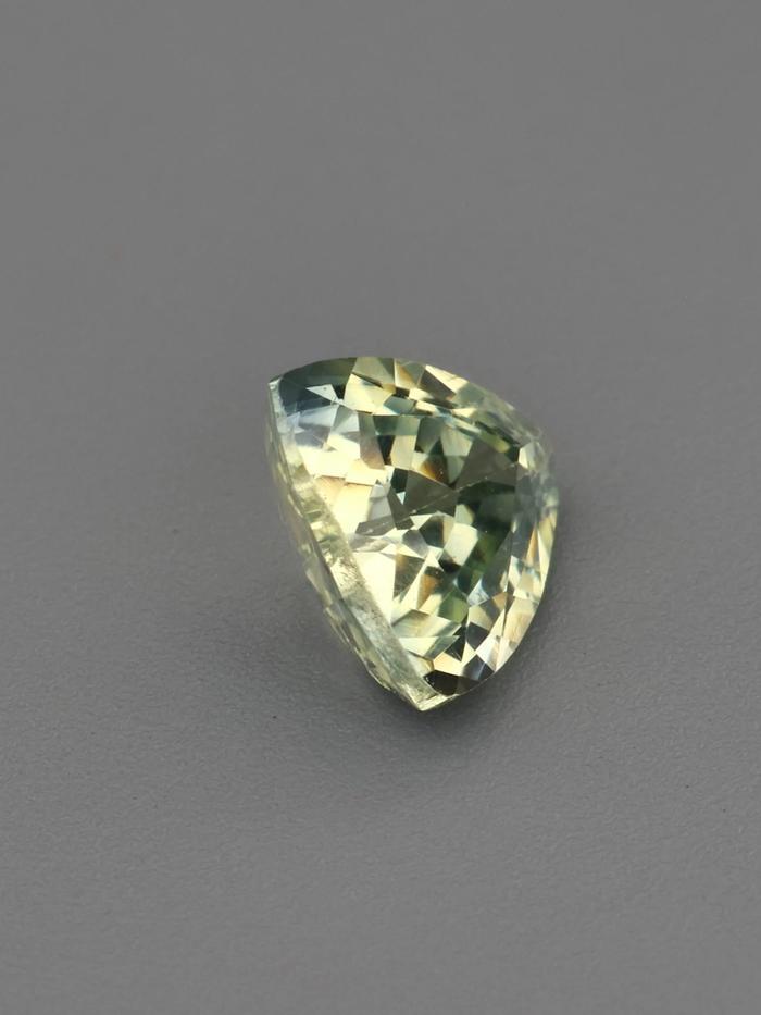 Nangi fine jewelry - green gemstone in gold