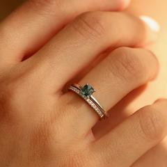 Nangi fine jewelry - blue sapphire ring in white gold