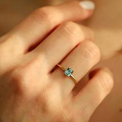 Nangi fine jewelry - blue sapphire ring in yellow gold