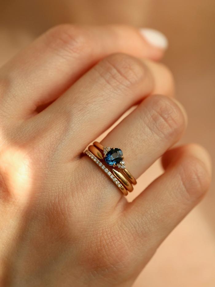 Nangi fine jewelry - blue ring in yellow gold