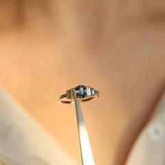 Nangi fine jewelry - teal / Peacock sapphire ring in yellow gold