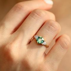 Nangi fine jewelry - green sapphire ring in yellow gold