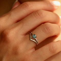 Nangi fine jewelry - blue sapphire ring in white gold