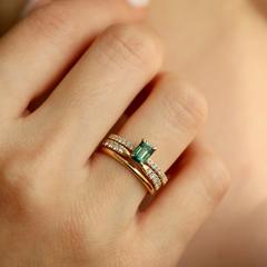 Nangi fine jewelry - green sapphire ring in yellow gold