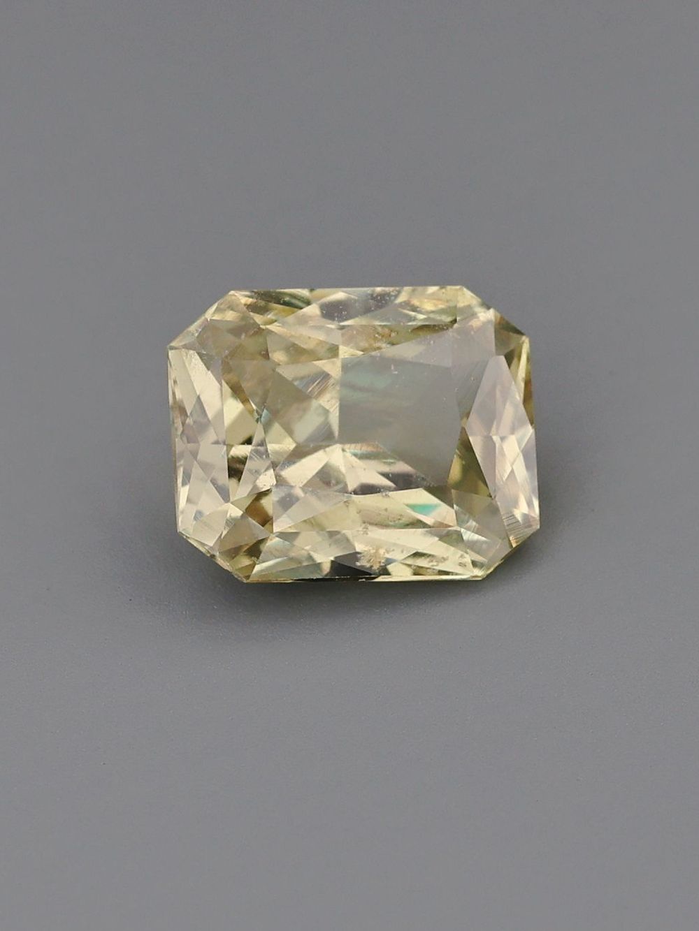 3.70 ct Green/Yellow, Radiant Cut Sapphire