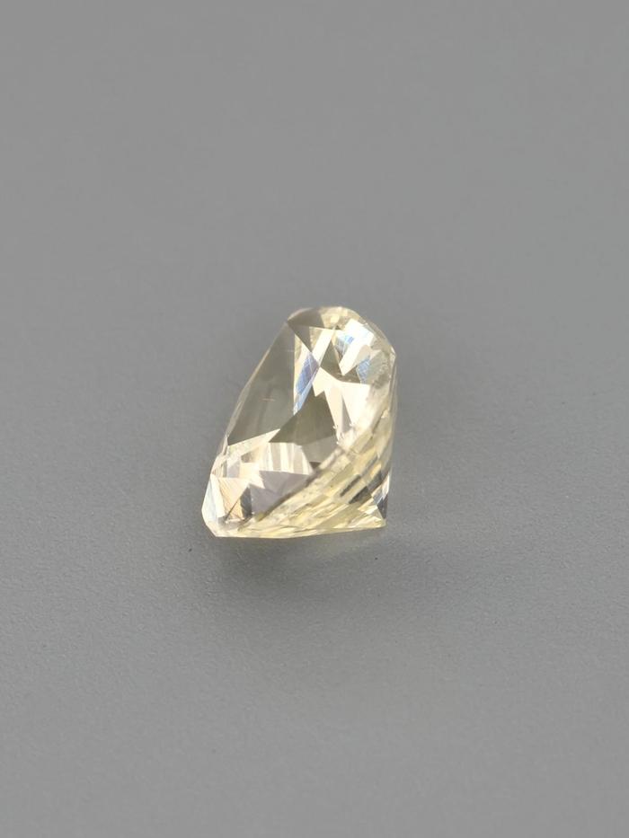 Nangi fine jewelry - yellow sapphire gemstone in gold