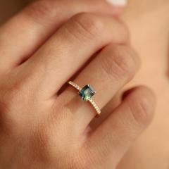 Nangi fine jewelry - blue sapphire ring in yellow gold