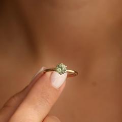 Nangi fine jewelry - green ring in yellow gold