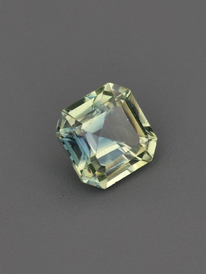 Nangi fine jewelry - green gemstone in gold