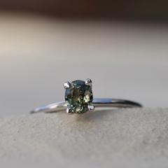 Nangi fine jewelry - green sapphire ring in white gold